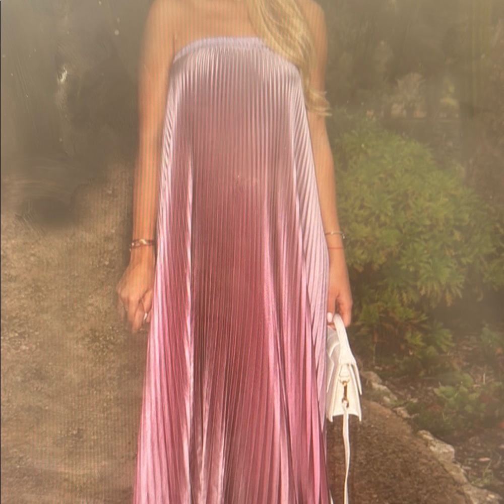 Elegant Pink Pleated Strapless Dress